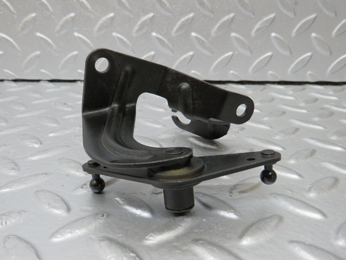 34586 Mercedes-Benz C126 380SEC Coupe Throttle Linkage