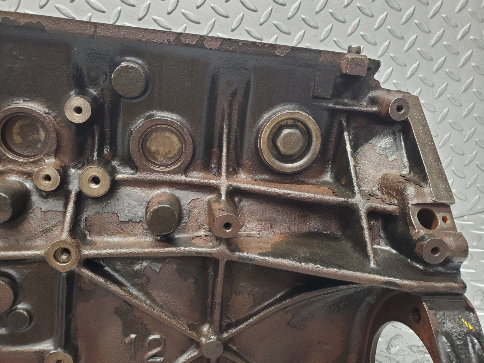 W124 Wagon engine block used OEM