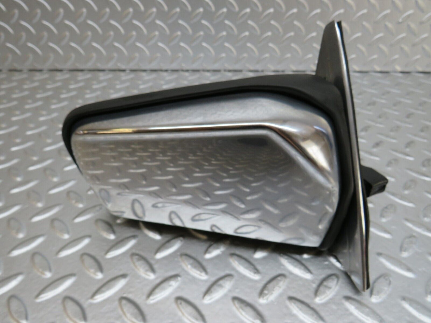 25401 Mercedes-Benz W123 200 Right Wing Mirror
