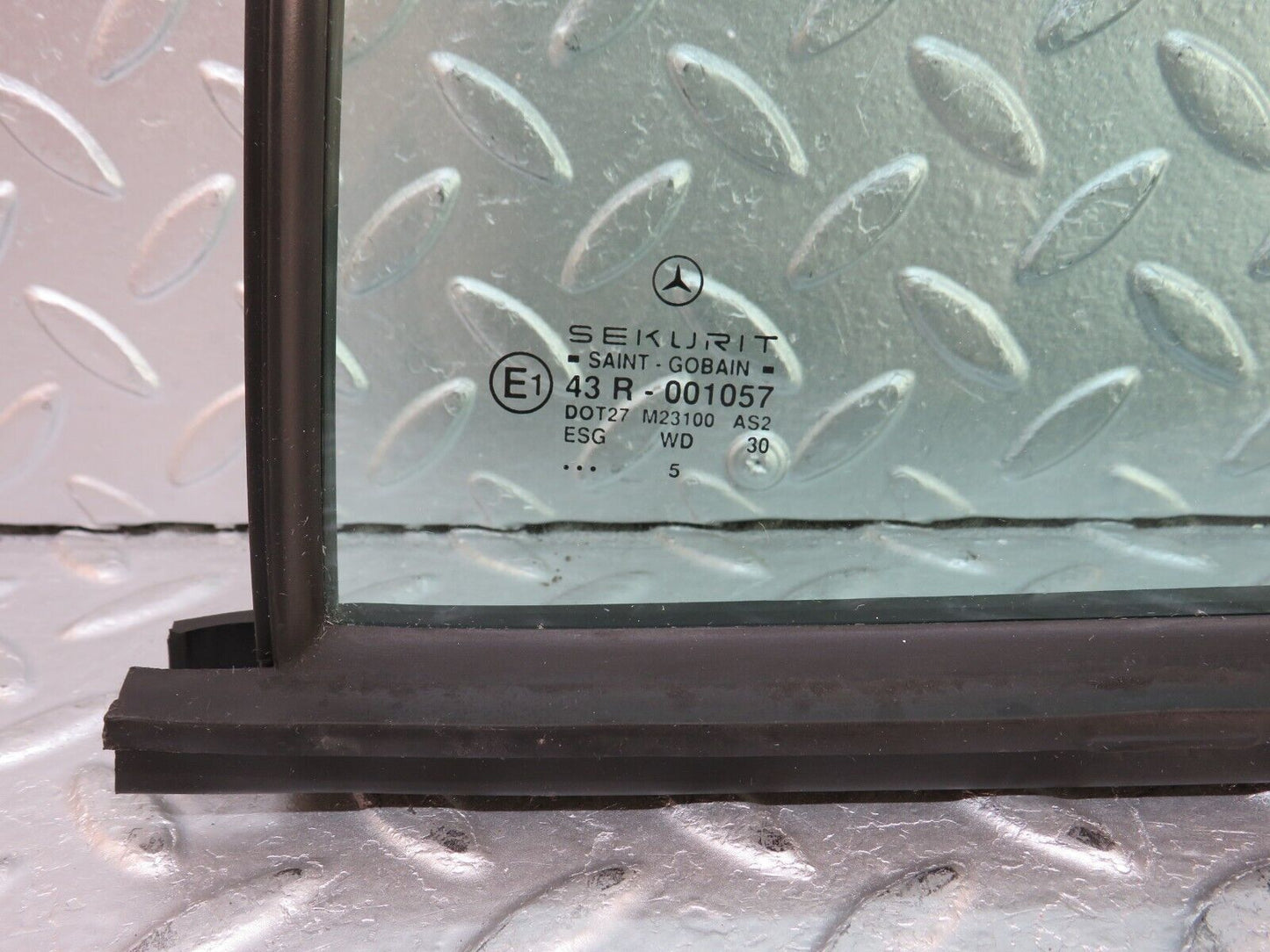 33259 Mercedes-Benz W202 C180 Rear Left Quarter Window Glass 2027350124