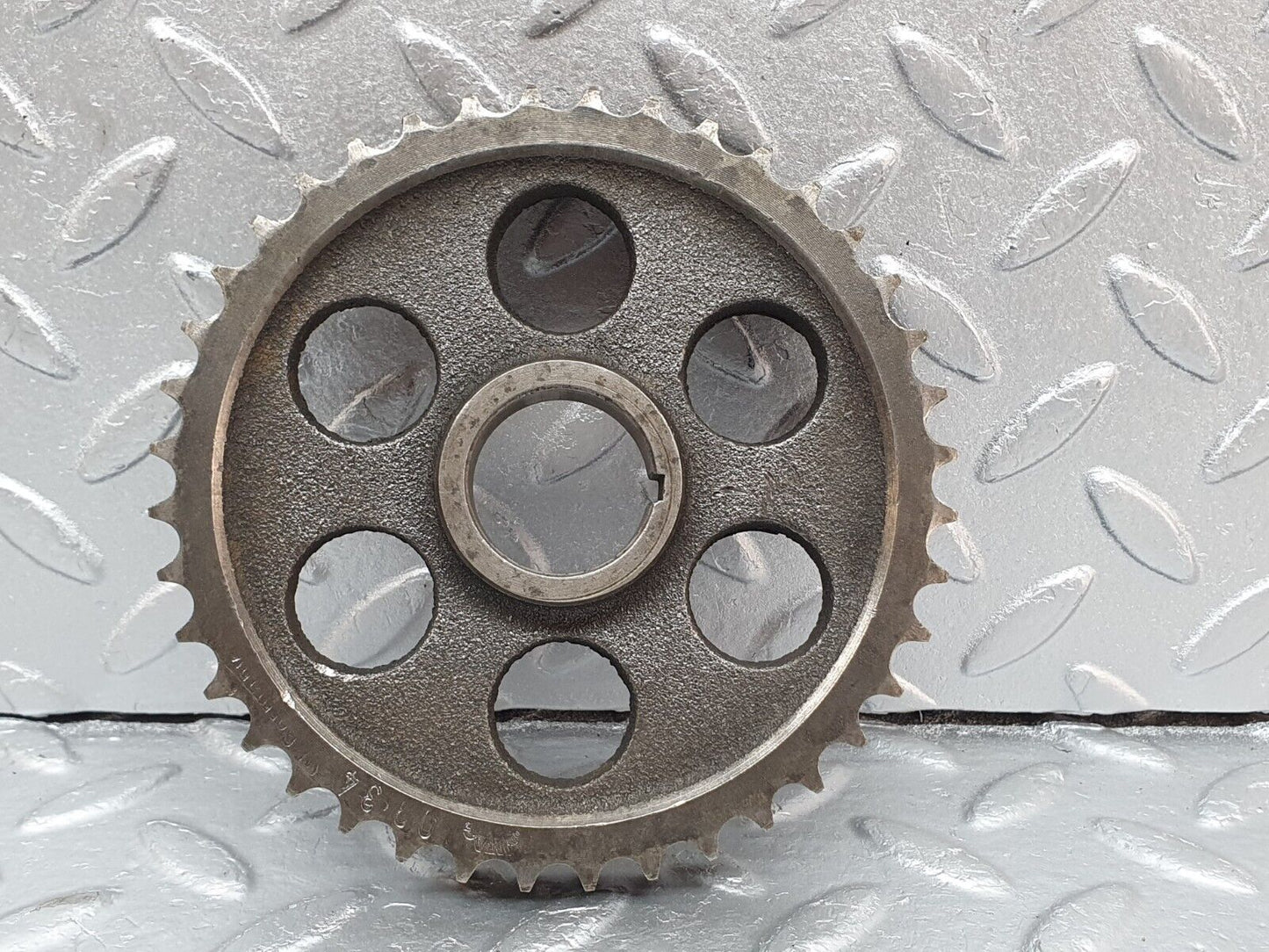 40872 Mercedes-Benz W123 240D Camshaft Timing Gear