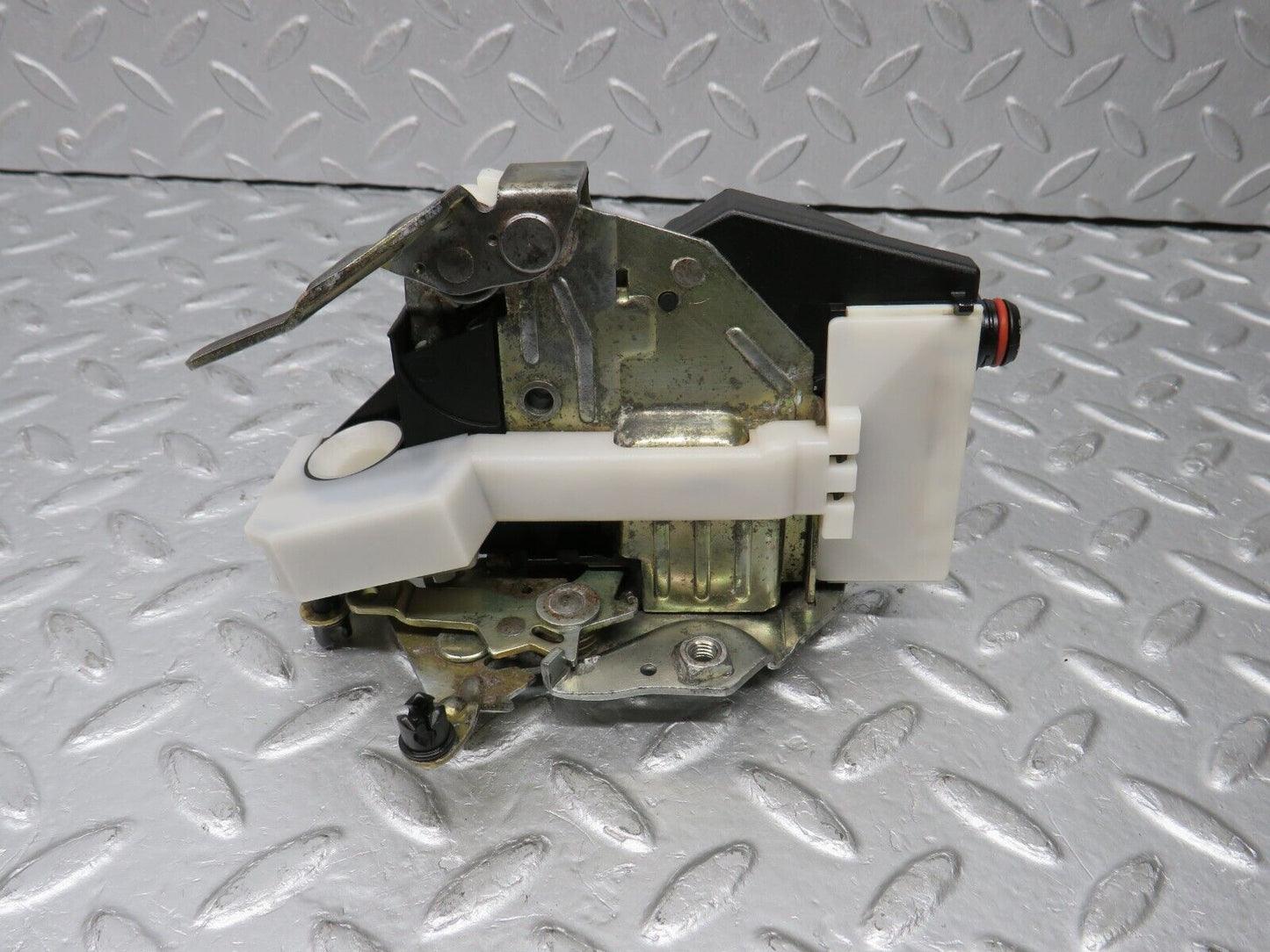 38348 Mercedes-Benz R129 280SL Coupe Left Door Lock Mechanism