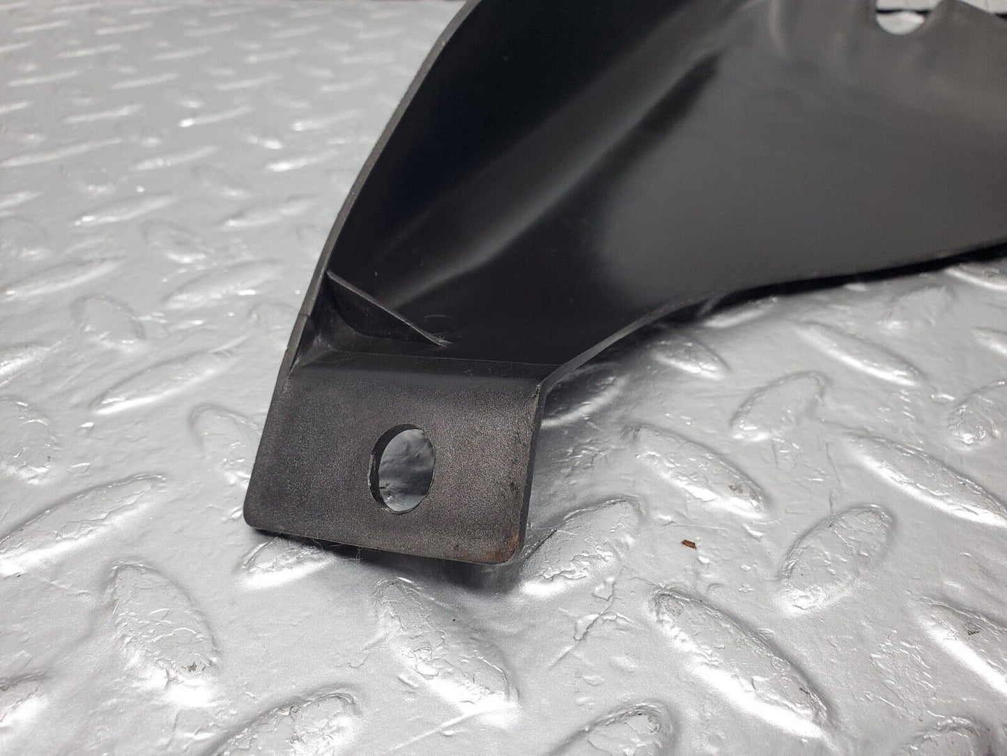 45630 Mercedes-Benz W126 420SE Vacuum Pump Housing Cover 1268050914