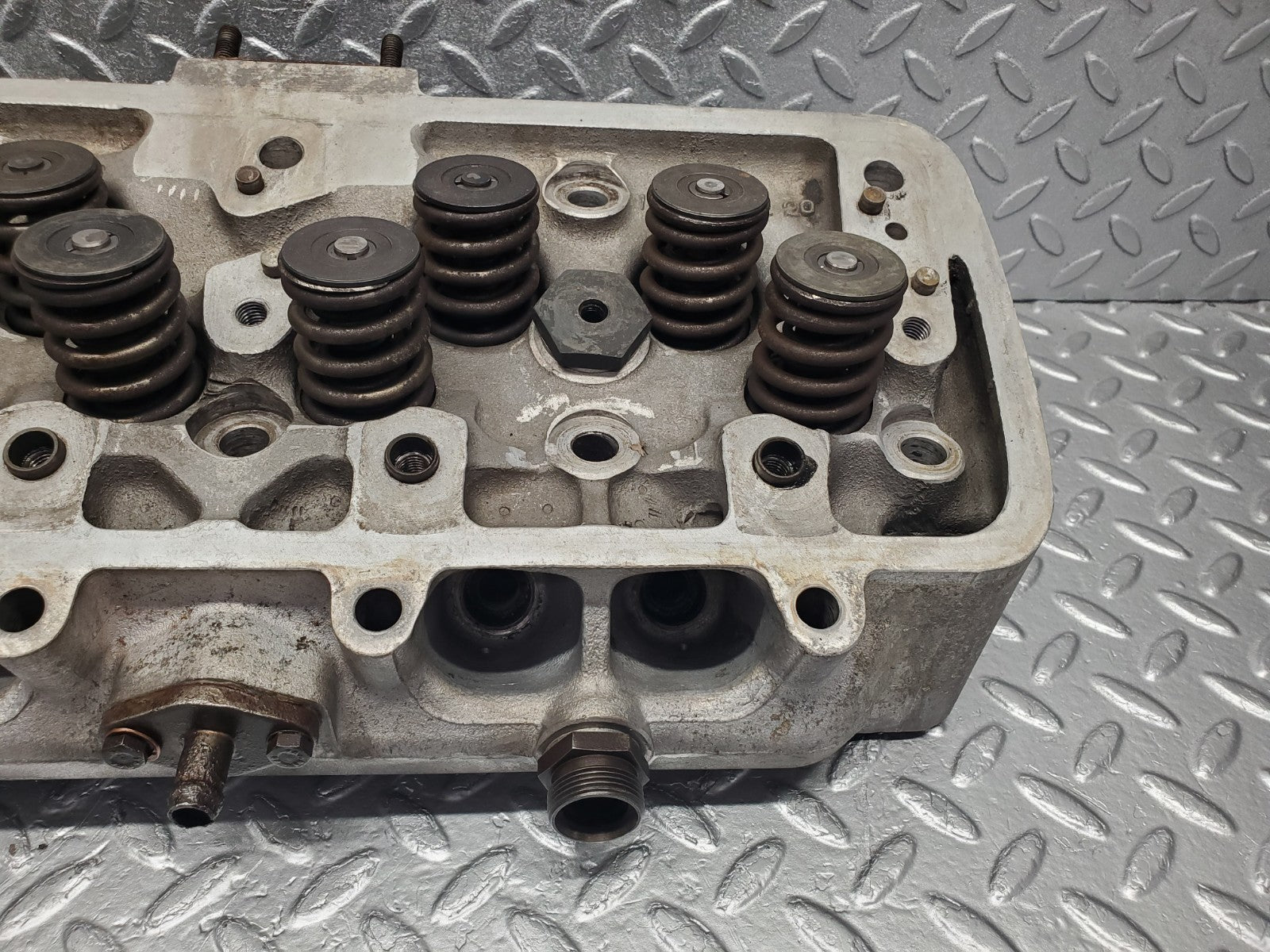 W112 cylinder head used OEM