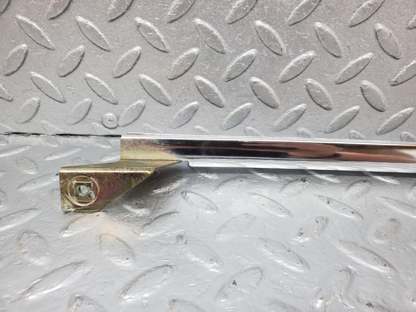45814 Mercedes-Benz W126 420SE Rear Right Chrome Window Channel 1267300219