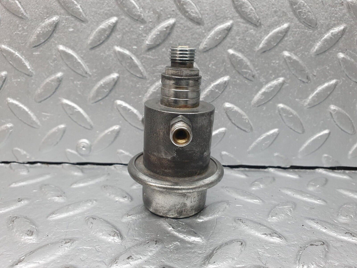 40963 Mercedes-Benz W126 300SE Fuel Pressure Regulator Bosch 0438161001