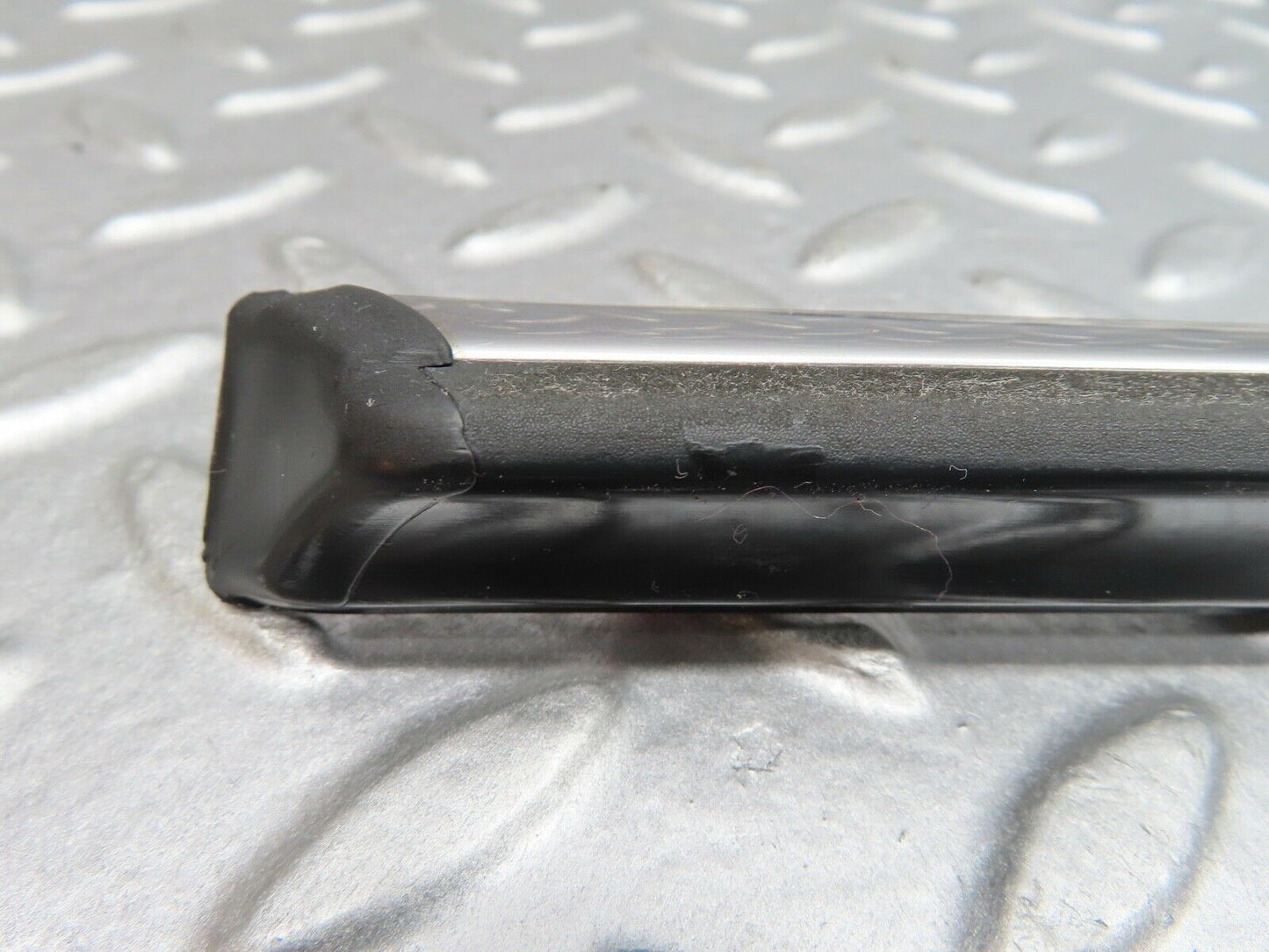 21104 Mercedes-Benz W123 230E Front Left Door Centre Moulding Trim