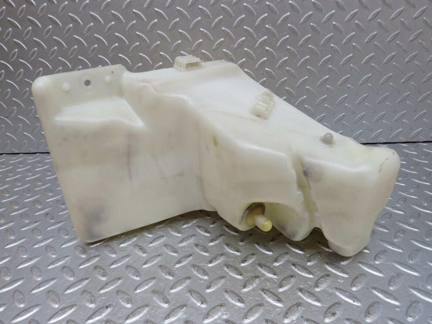 33524 Mercedes-Benz W202 C180 Windscreen Washer Fluid Reservoir 2028690020