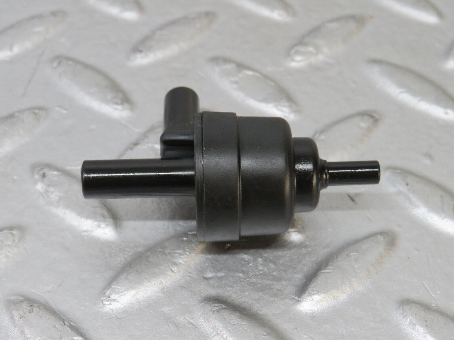 36911 Mercedes-Benz C126 420SEC Coupe Engine Crankcase Vent Valve 1074700893