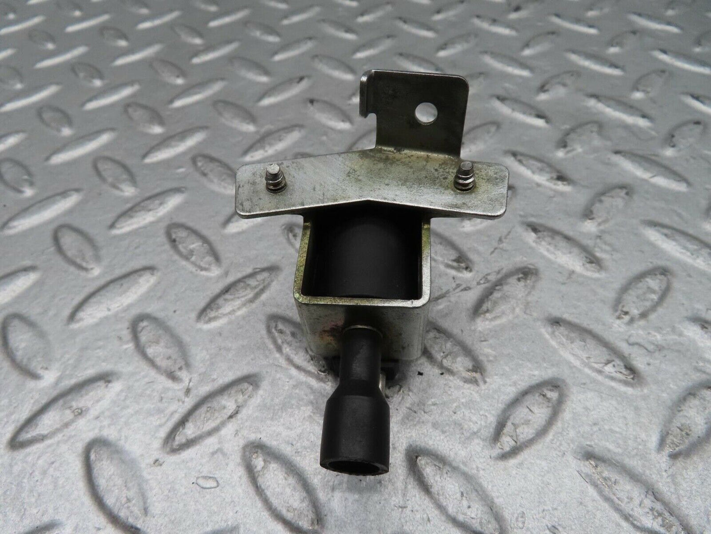 14737 Mercedes-Benz W201 190E Vacuum Control Valve 0015408697