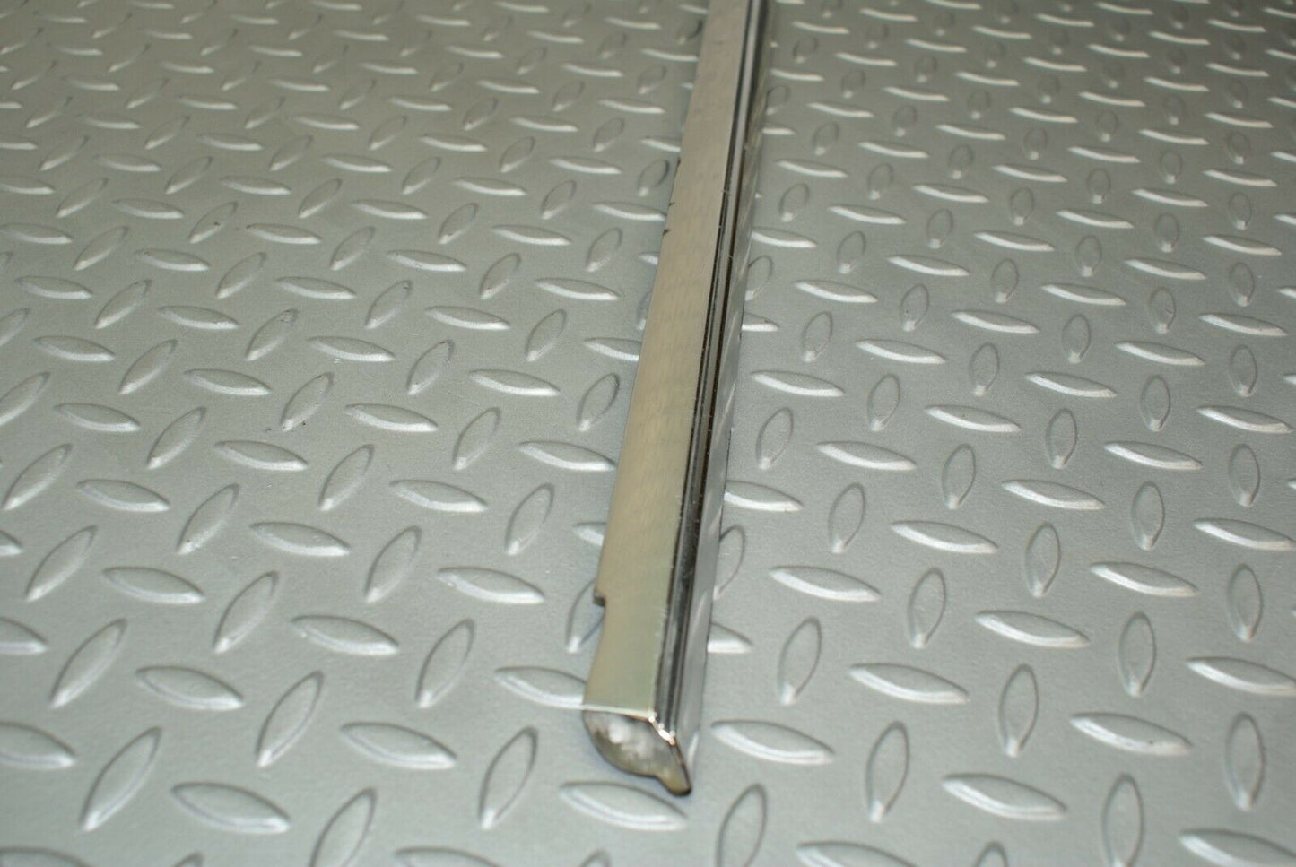 3126 Mercedes-Benz W115 220D Front Left Door Chrome Moulding Trim
