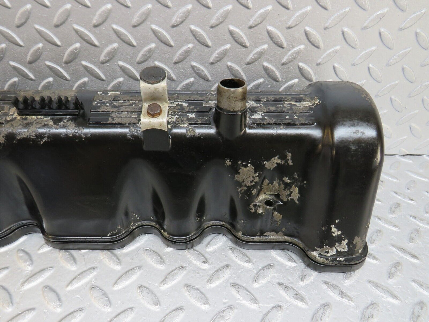 37167 Mercedes-Benz C126 420SEC Coupe Cylinder Head Valve Cover Left 1170160605