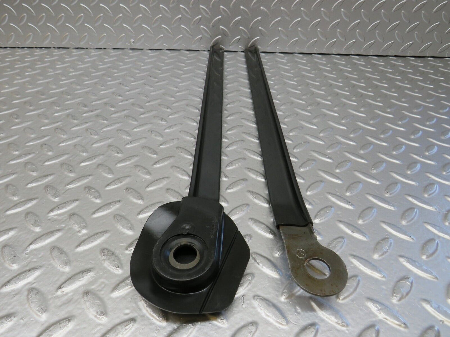25571 Mercedes-Benz W123 200 Seat Belt Runner Pair