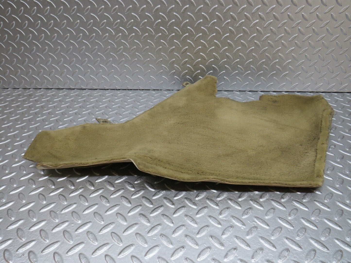 34156 Mercedes-Benz W124 260E Centre Console Carpet Right Side Beige