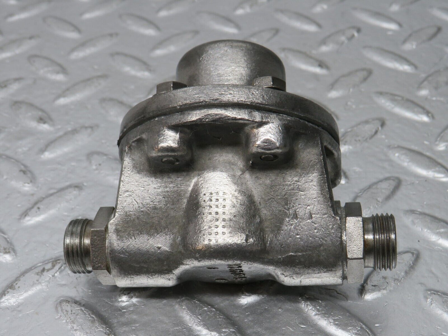 33065 Mercedes-Benz C107 R107 350 V8 Oil Pressure Damper 1161870196 1161870494