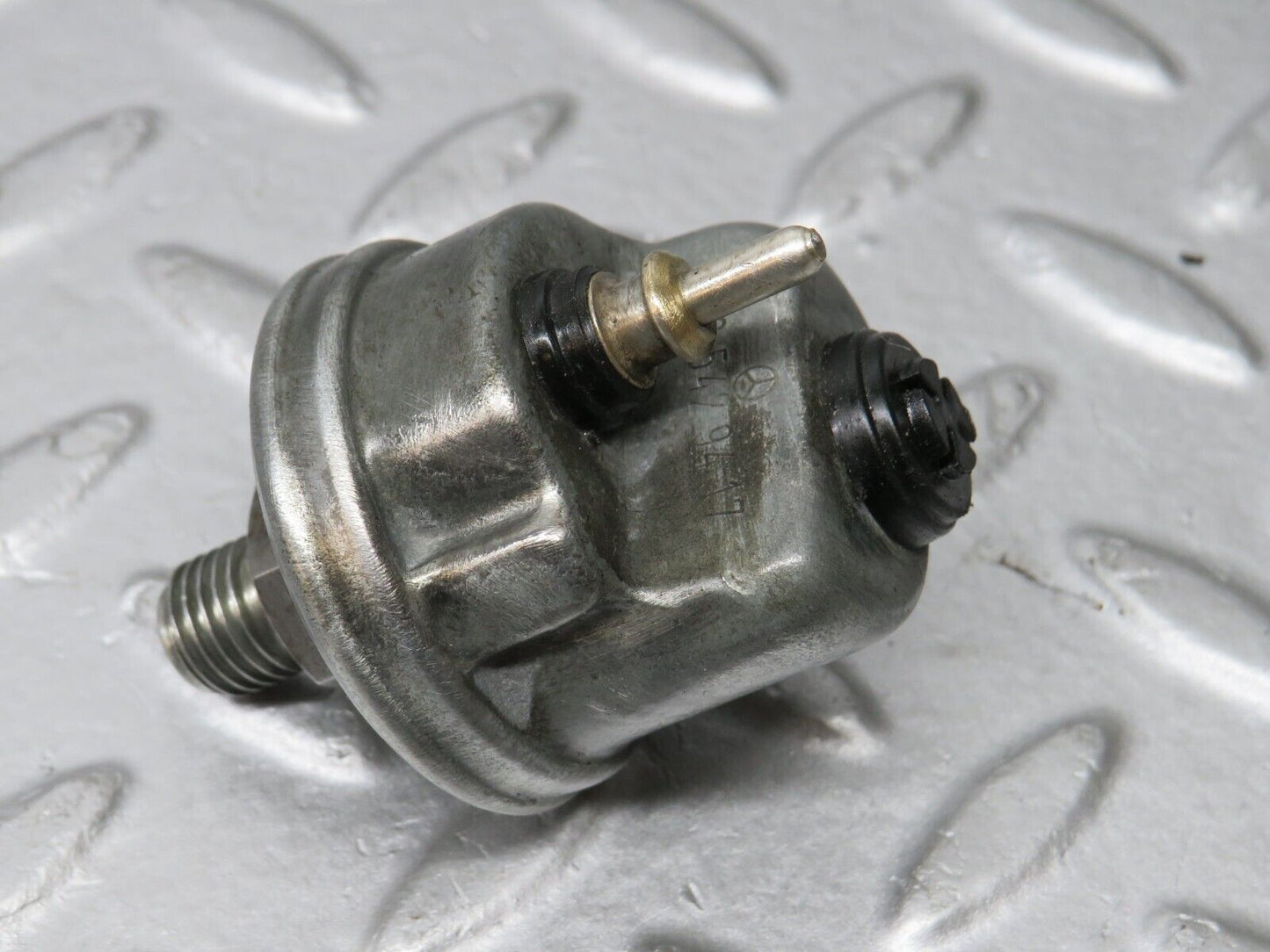 39065 Mercedes-Benz W201 190E 2.6L Oil Pressure Sensor 0065429416