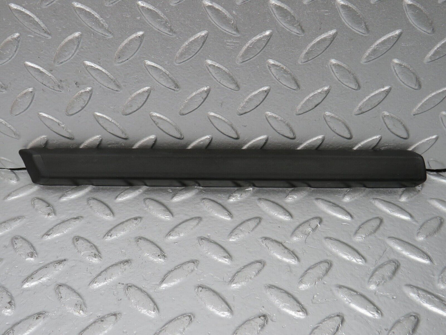 33782 Mercedes-Benz W201 190E 2.0L Front Left Fender Wing Centre Moulding Trim
