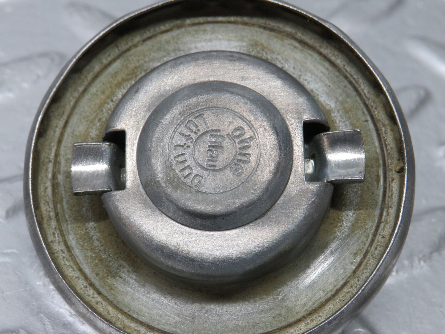 38592 Mercedes-Benz W108 Oil Filler Cap