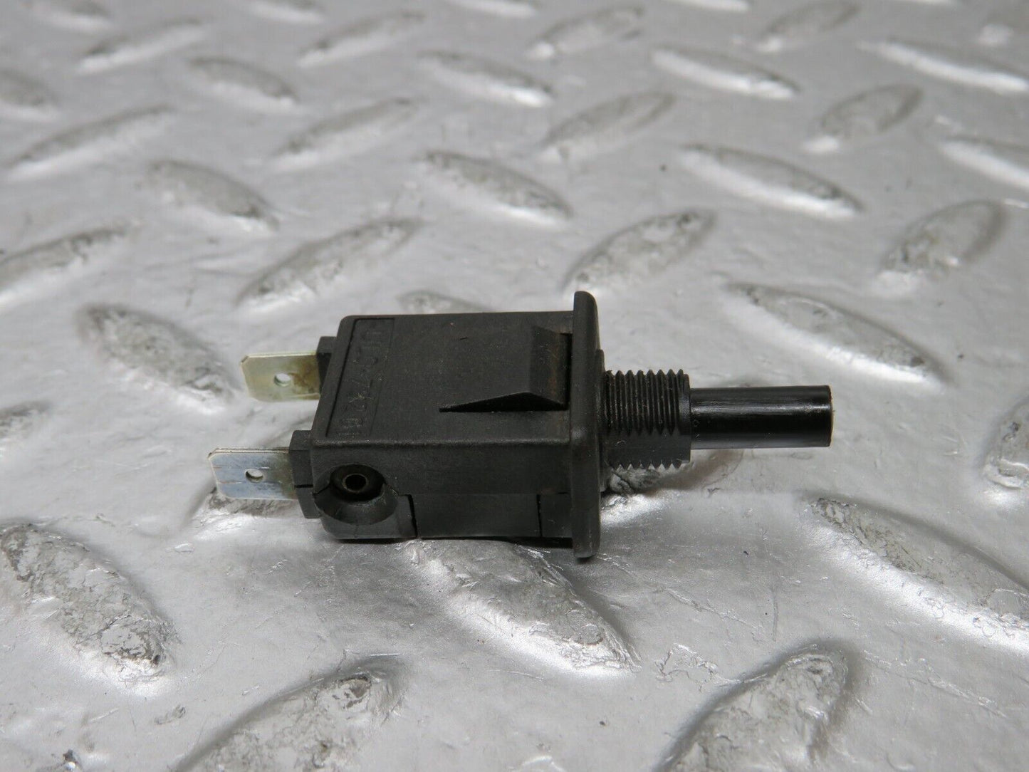 26206 Mercedes-Benz W116 450SE Door Contact Switch 0008212852