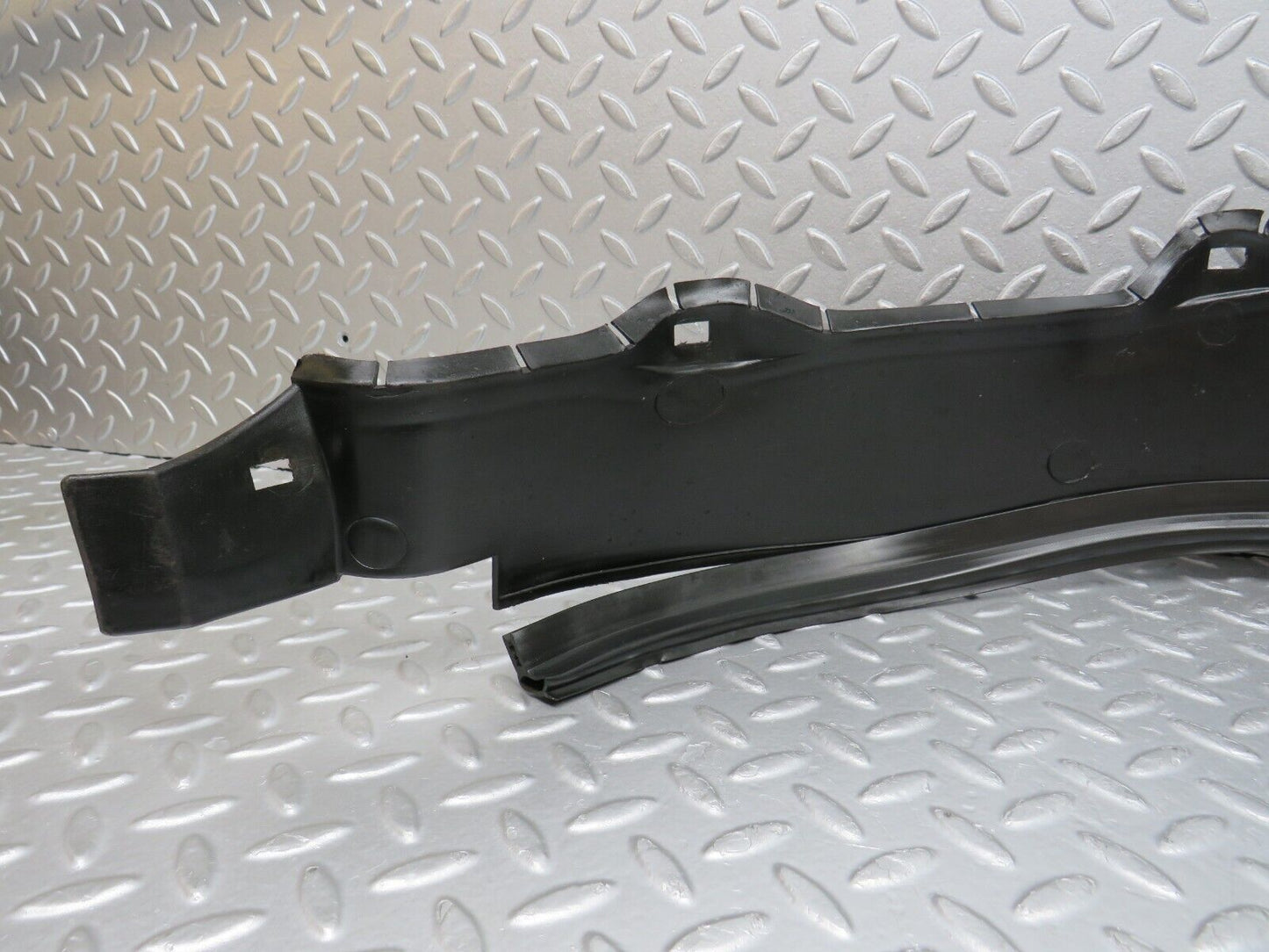 39024 Mercedes-Benz W201 190E Inner Mudguard Panelling Front Right 2018840235