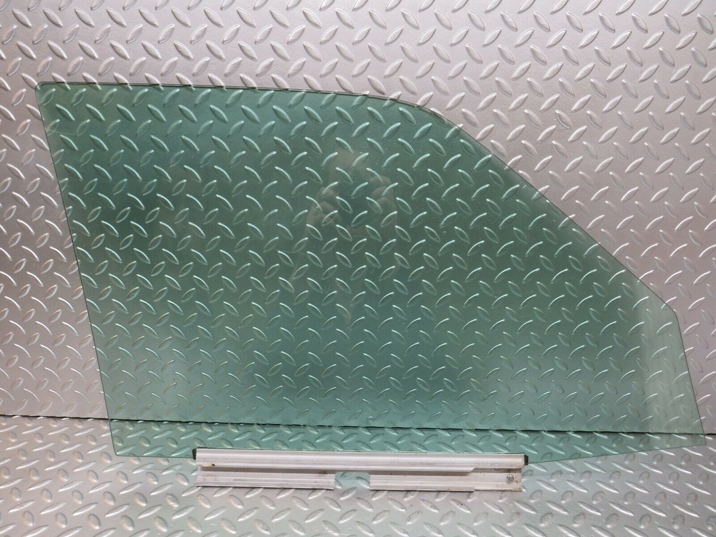 24436 Mercedes-Benz S124 220TE Wagon Front Left Door Window Glass
