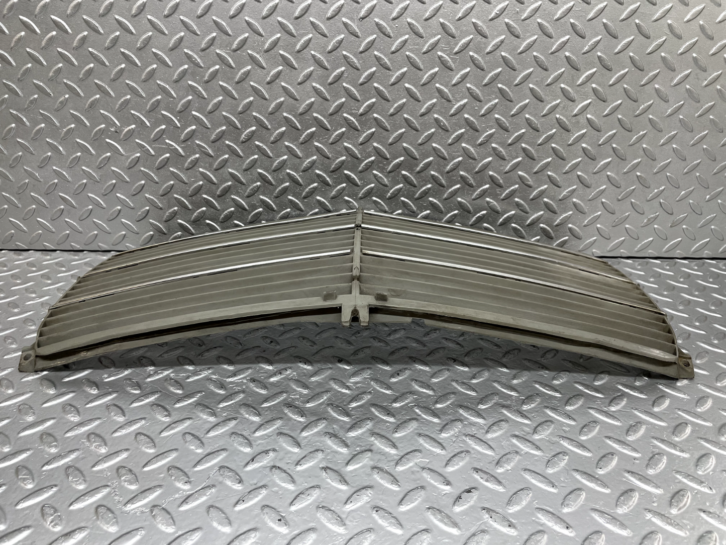 44249 Mercedes-Benz W123 280E Bonnet Grill 1238880923