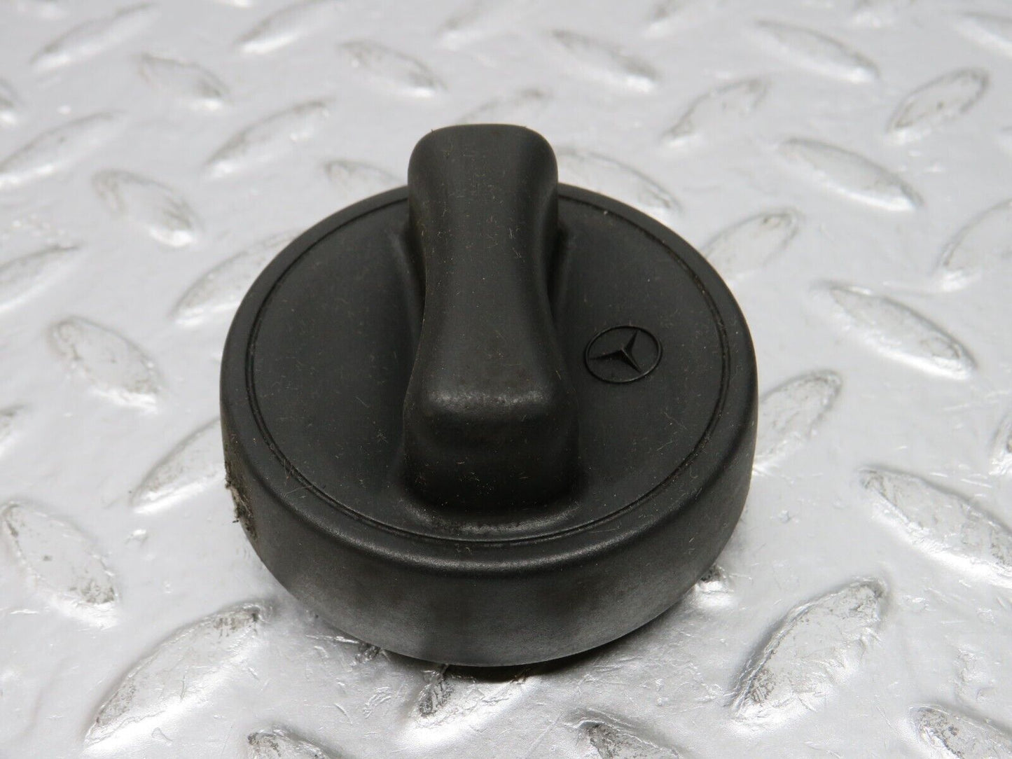 32610 Mercedes-Benz S124 300TE Wagon Fuel Tank Cap 1404700005