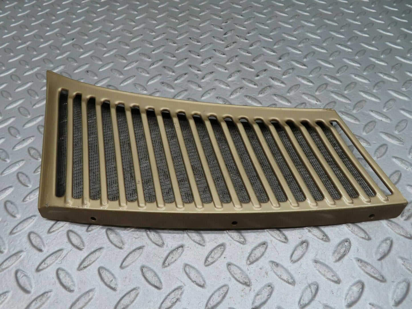 16583 Mercedes-Benz C107 380SLC Air Intake Grill Right Side