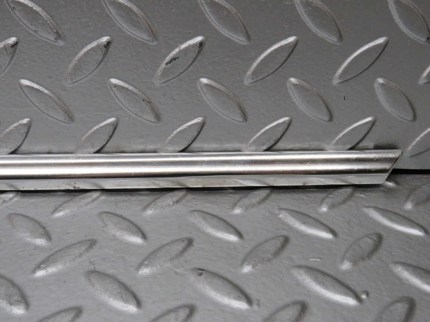 28884 Mercedes-Benz W123 230E Front Right Door Chrome Moulding Trim
