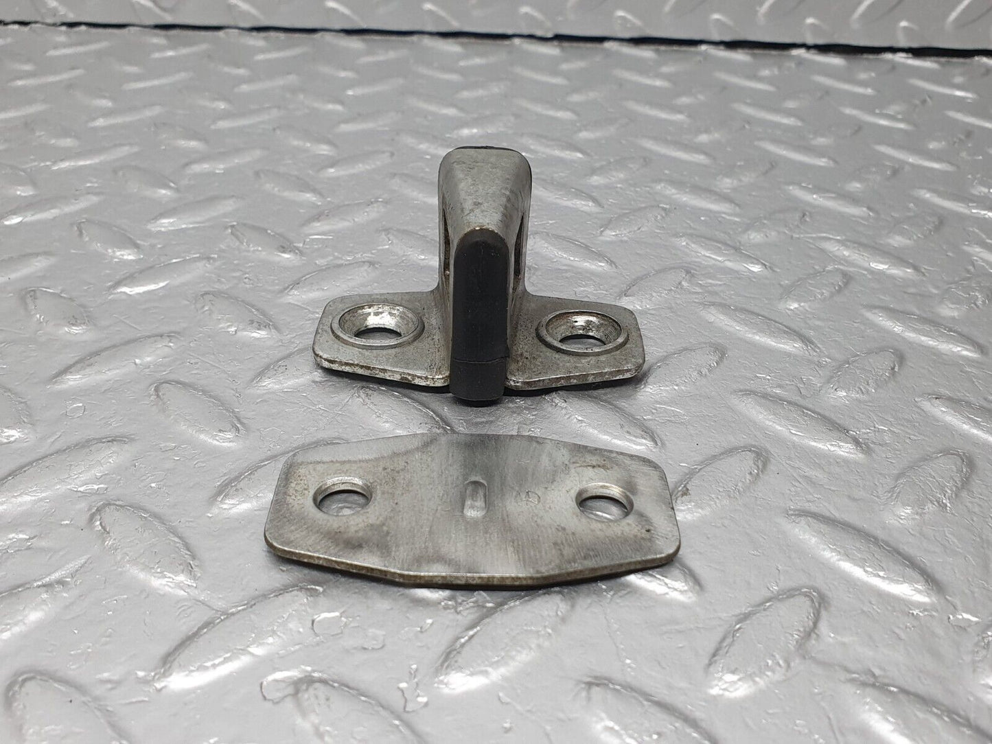 41692 Mercedes-Benz W124 200E Door Lock Latch