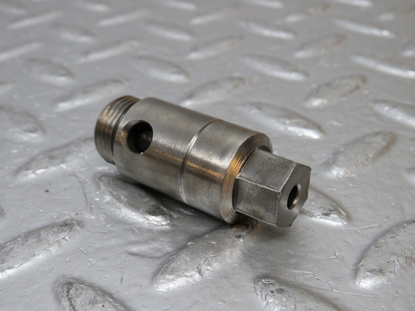 0405 Mercedes-Benz W120 180D Ponton Oil Pressure Valve