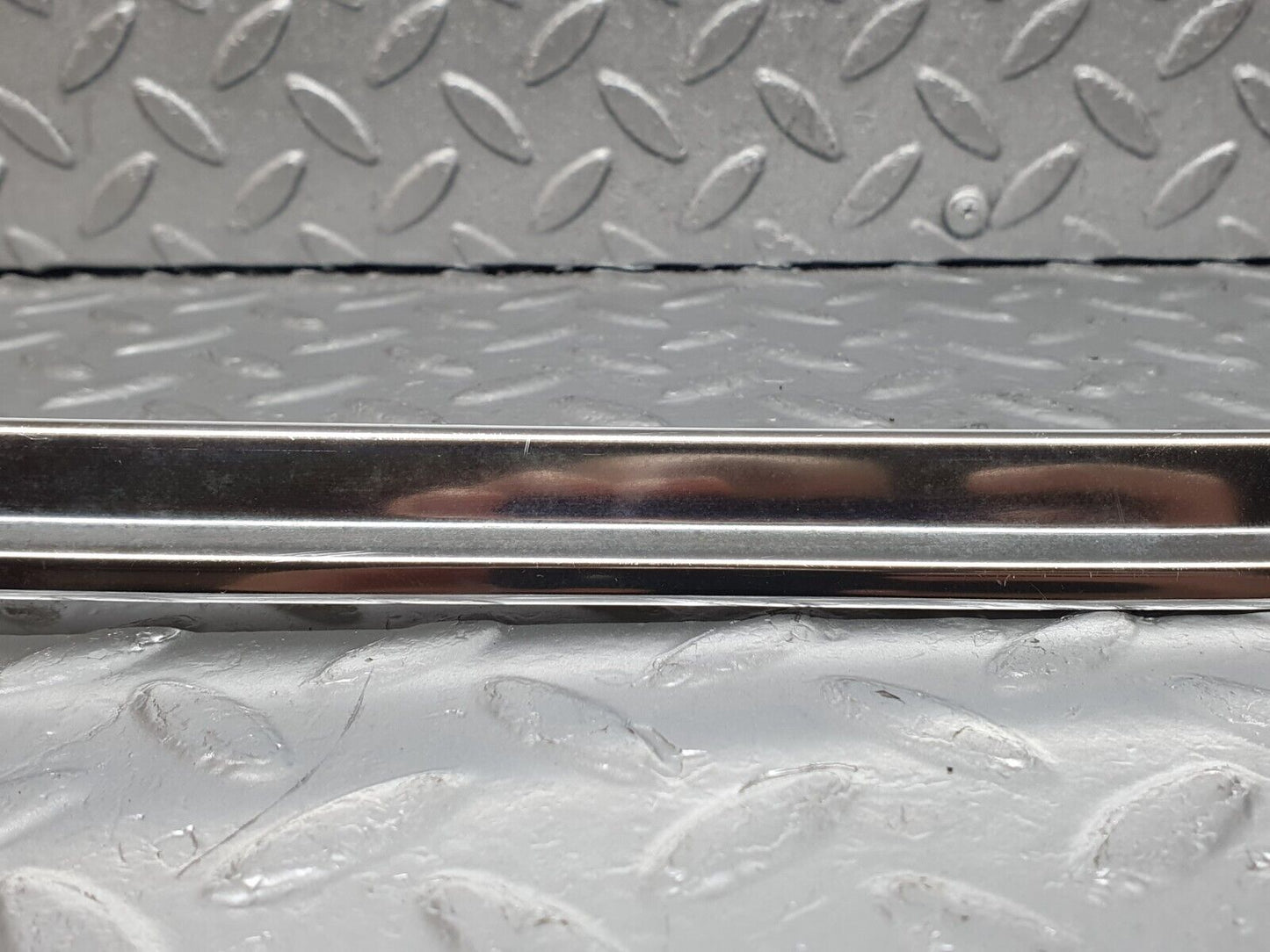 44102 Mercedes-Benz C123 230CE Coupe Rear Windscreen Chrome Frame