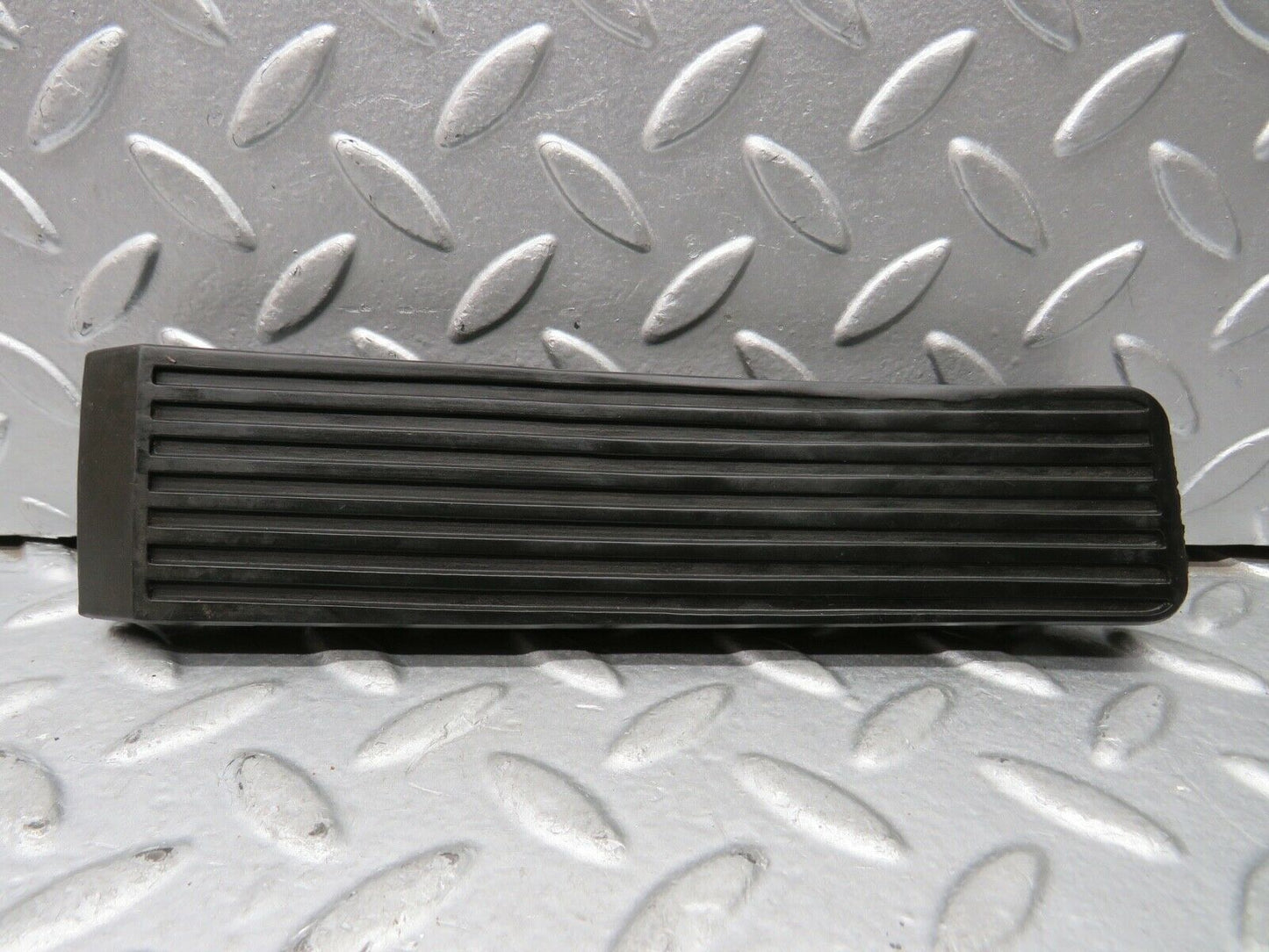 21848 Mercedes-Benz W123 Accelerator Pedal Rubber 1233010082