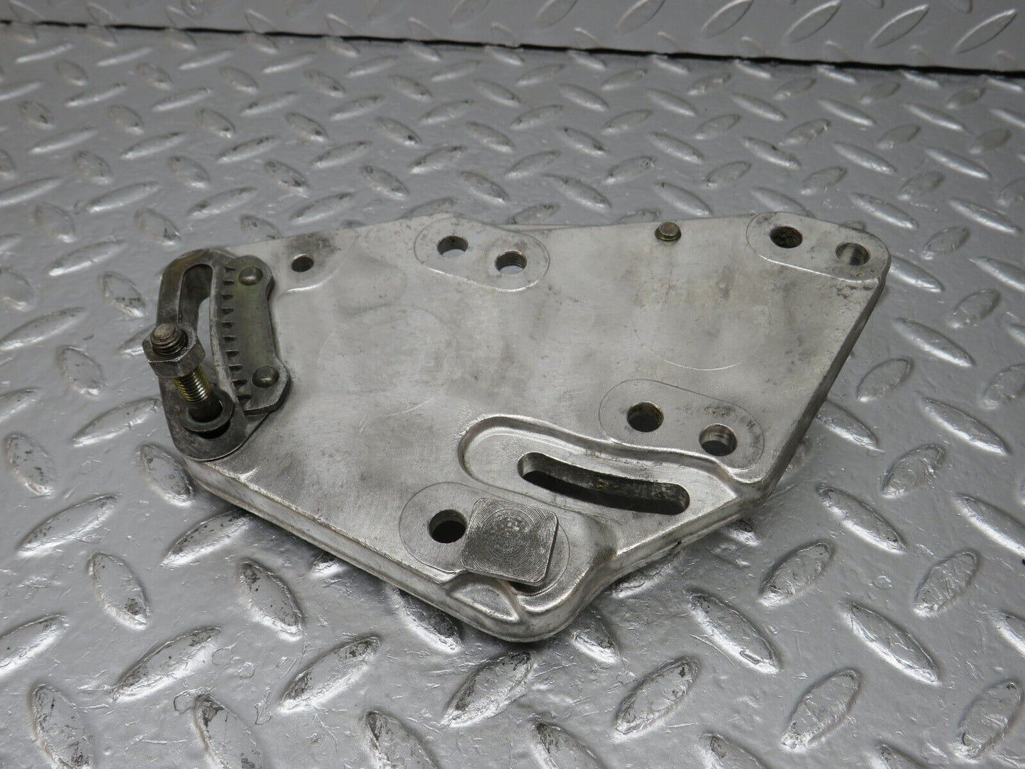 34511 Mercedes-Benz C126 380SEC Coupe Power Steering Pump Bracket 1174661141