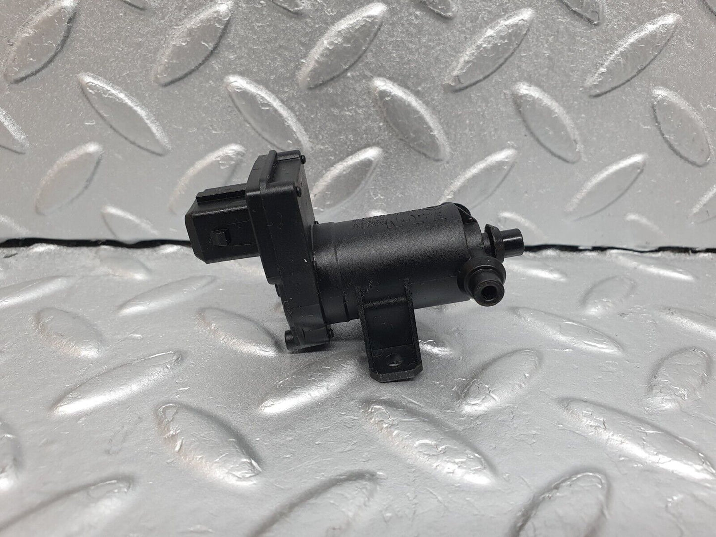 41923 Mercedes-Benz W202 C200 Heater Control Vacuum Valve 2028000178