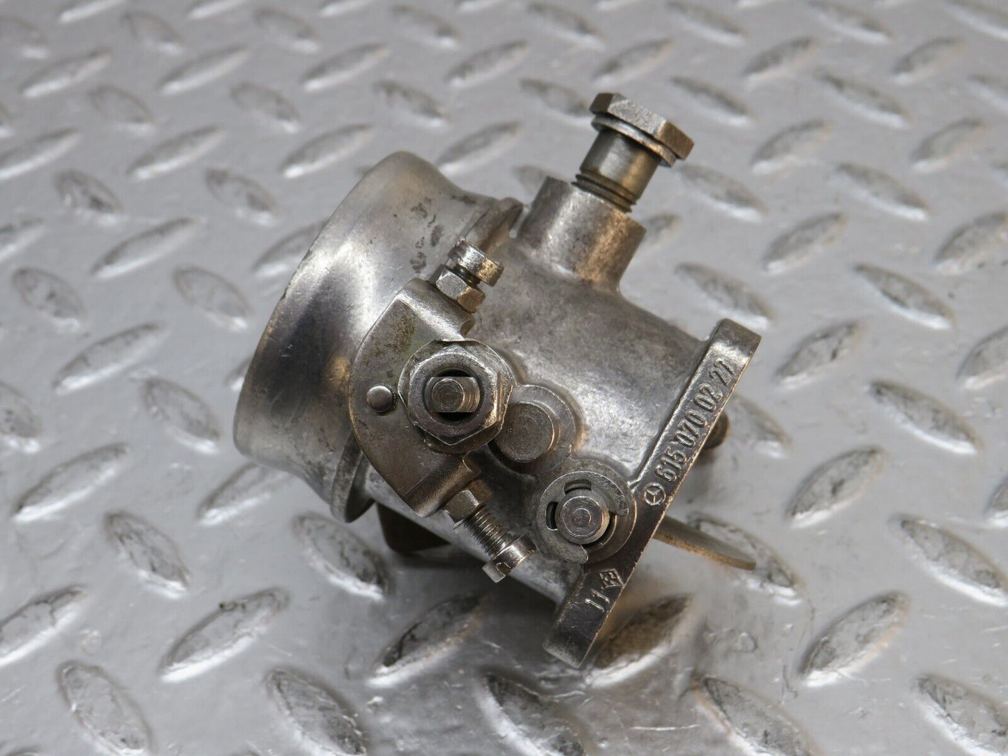 0331 Mercedes-Benz W123 220D Throttle Body 6150700227