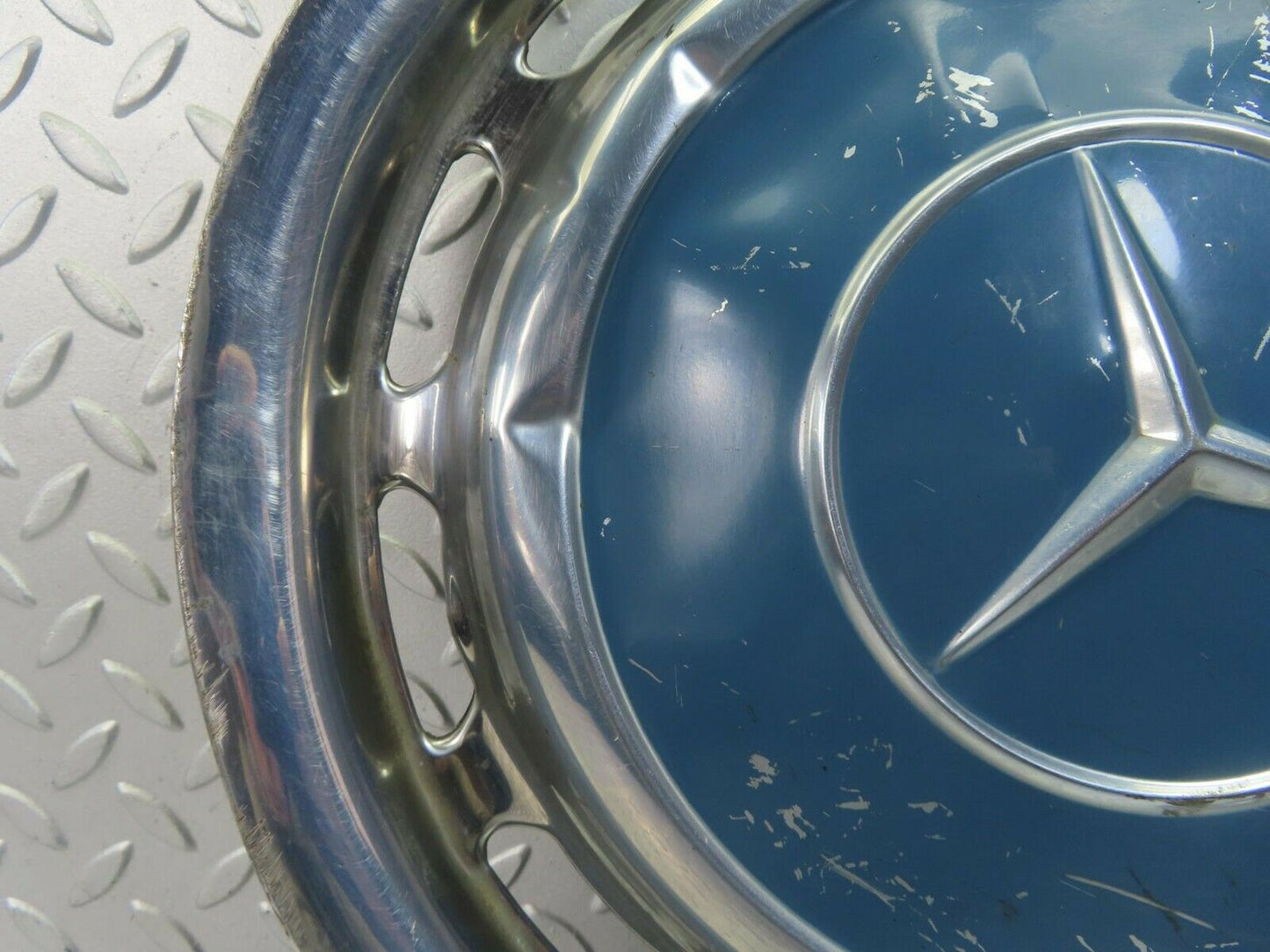 8397 Mercedes-Benz Vintage Wheel Trim Hub Cap 14