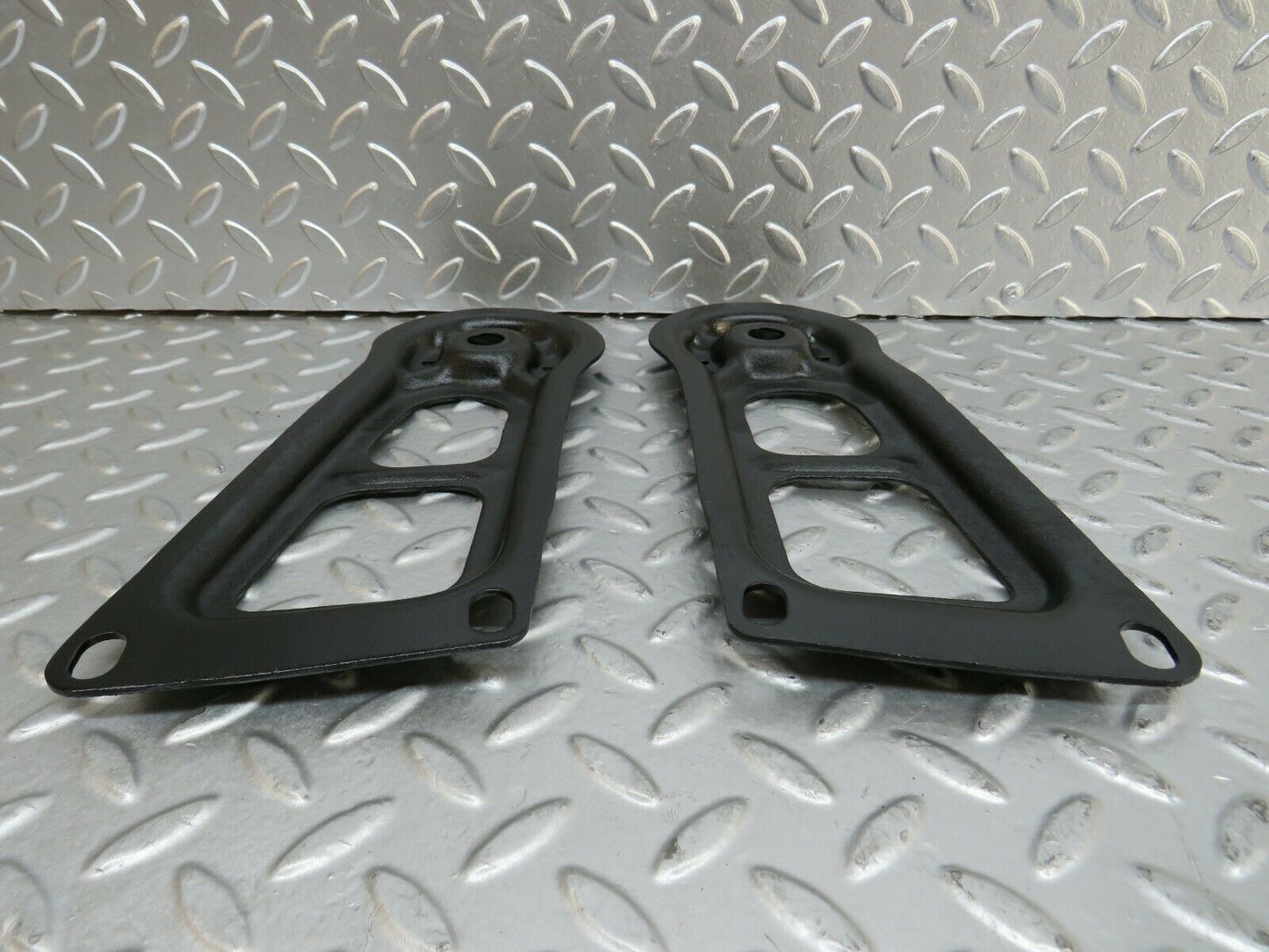 23815 Mercedes-Benz C107 450SLC Coupe Rear Suspension Axle Mounting Bracket