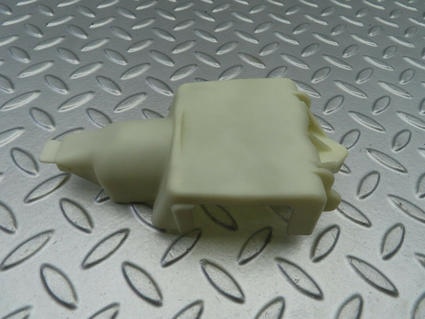 6579 Mercedes-Benz S124 E220 Wagon Rear Door Lock Vacuum Actuator Cover