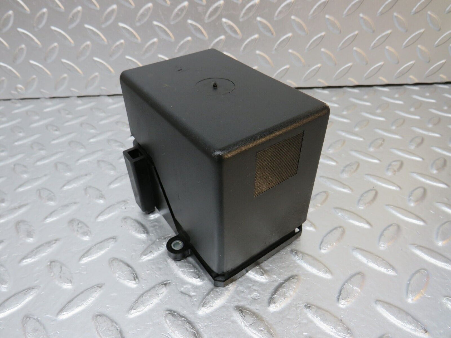 30641 Mercedes-Benz W201 190E 2.0L Relay Box Cover 2015450103 2015451040