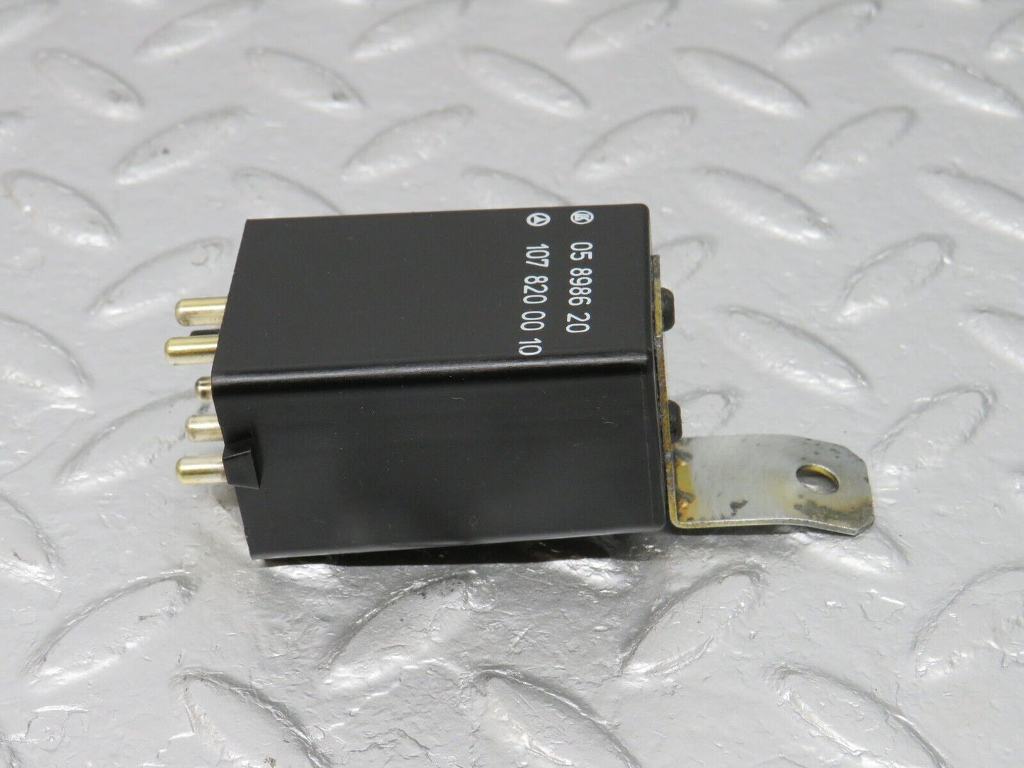 40685 Mercedes-Benz W123 300D Rear Heated Window Relay 1078200010 05898620