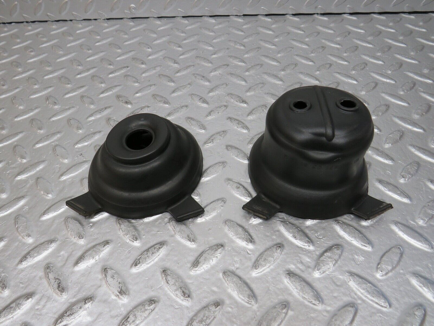 30483 Mercedes-Benz W124 230E Fuel Tank Rubber Seal 1244710481 1244710381
