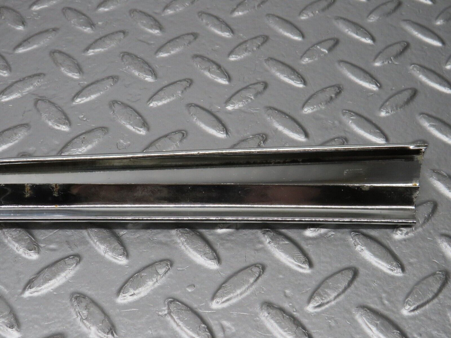 0742 Mercedes-Benz C107 350SLC Coupe Rear Left Window Chrome