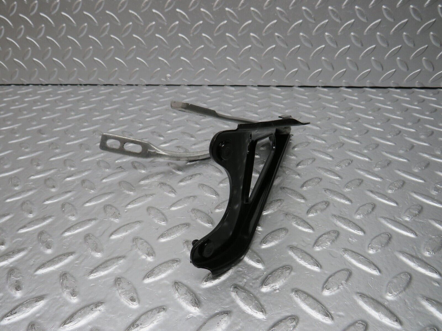 30724 Mercedes-Benz W201 190E 2.0L Steering Column Bracket