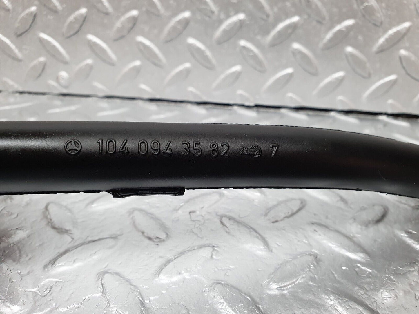 42550 Mercedes-Benz R129 320SL Coupe Crankcase Breather Pipe 1040943582