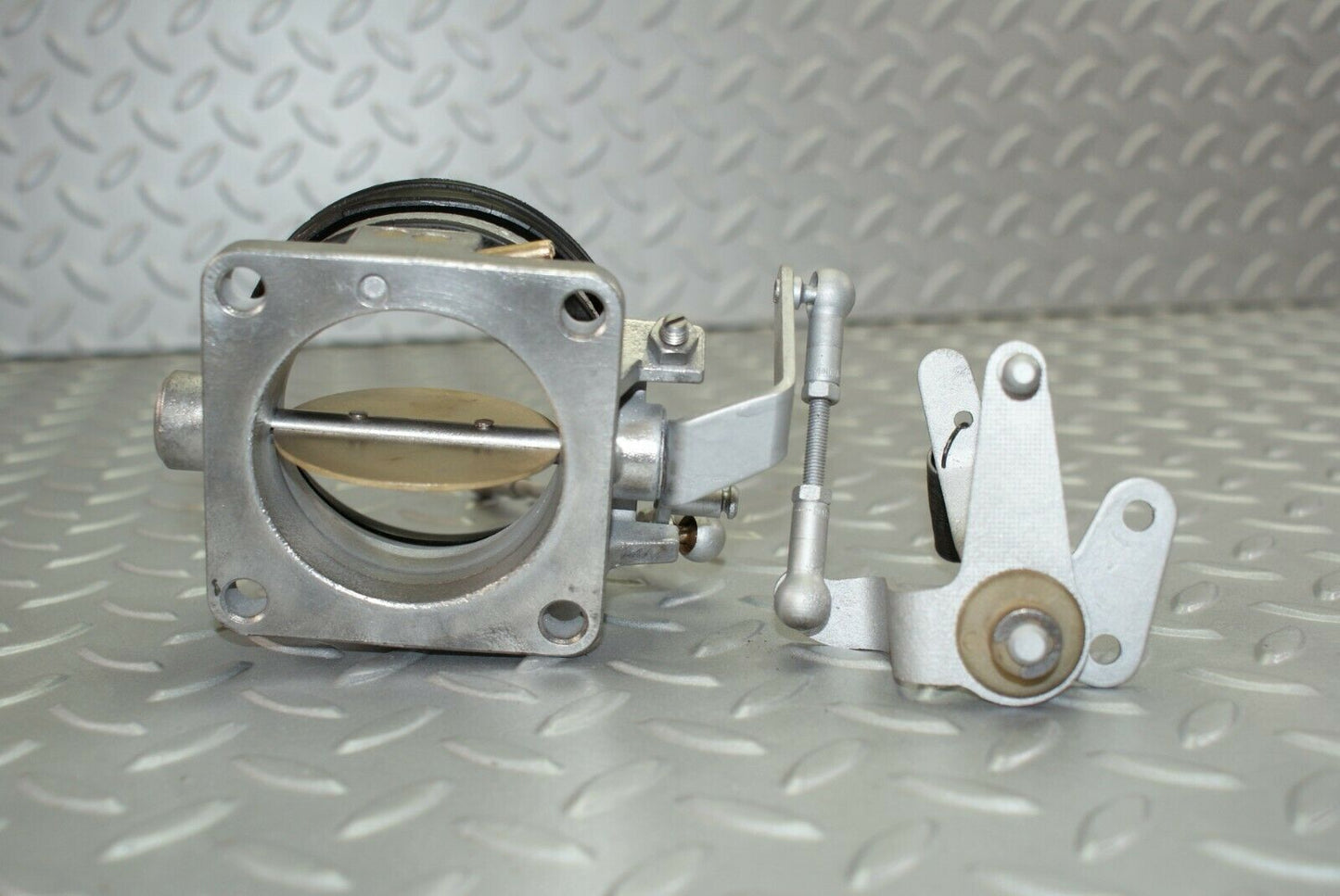 2998 Mercedes-Benz C123 280CE Coupe Throtthle Body Valve & Linkage