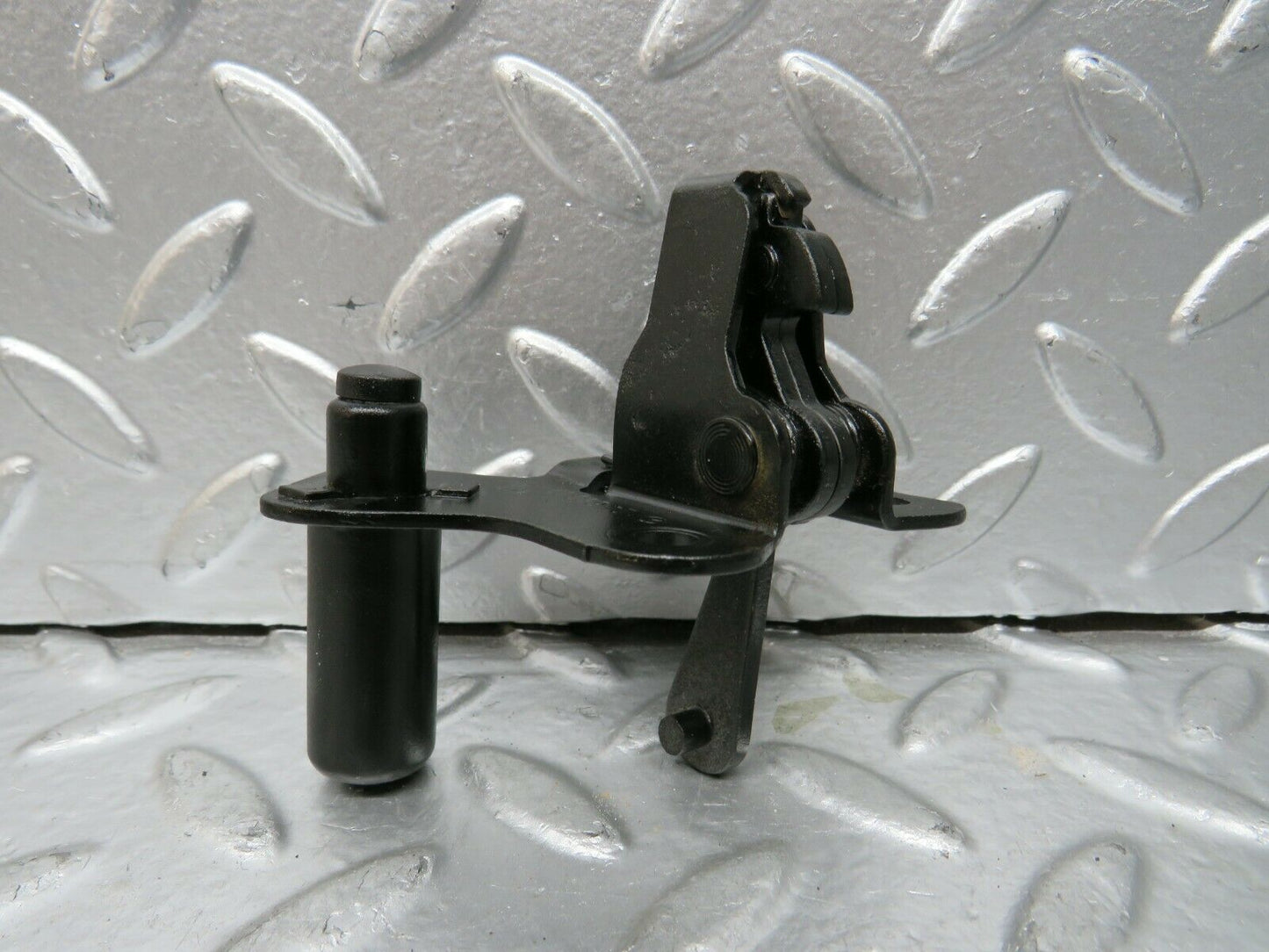 24231 Mercedes-Benz S124 220TE Wagon Bonnet Lock Catch 1248800260