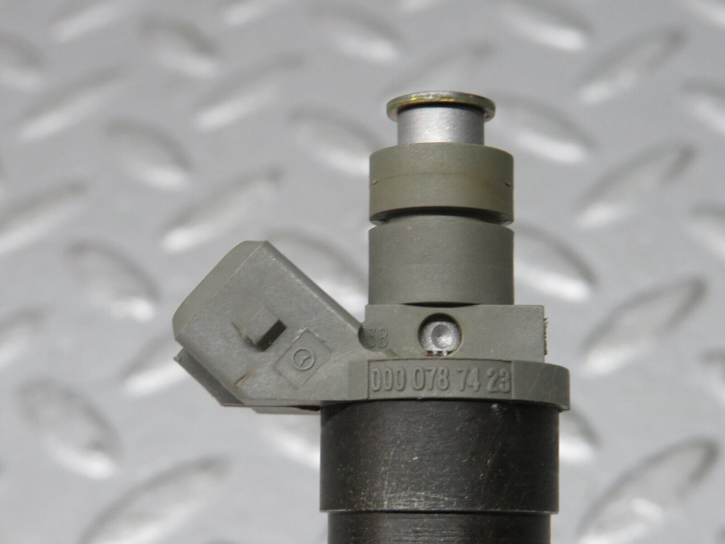 33484 Mercedes-Benz W202 C180 Fuel Injector Siemens 0000787423