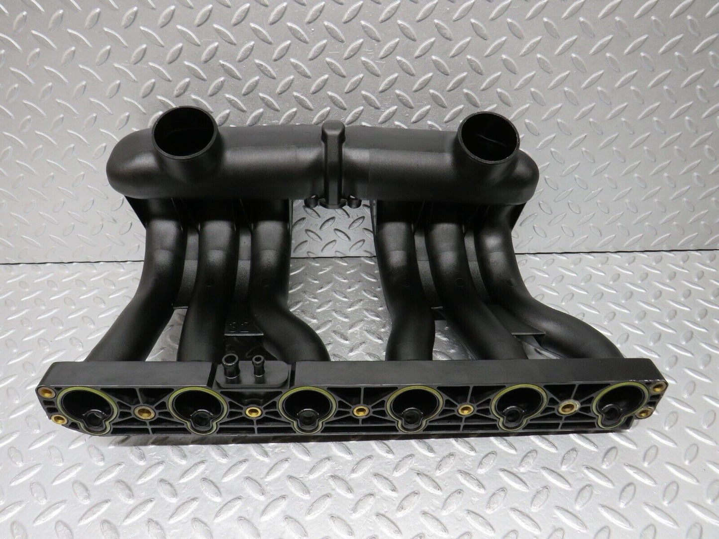 38166 Mercedes-Benz A124 320E Cabriolet Air Intake Manifold 1041413301