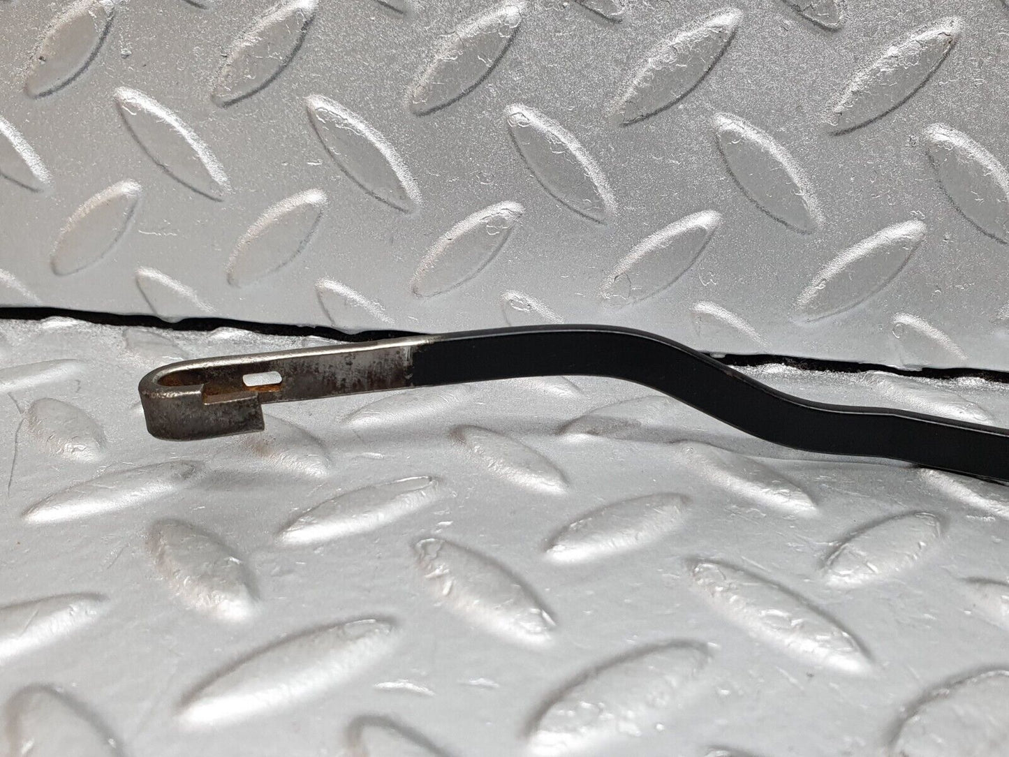 41209 Mercedes-Benz W126 300SE Windscreen Wiper Arm Left Side